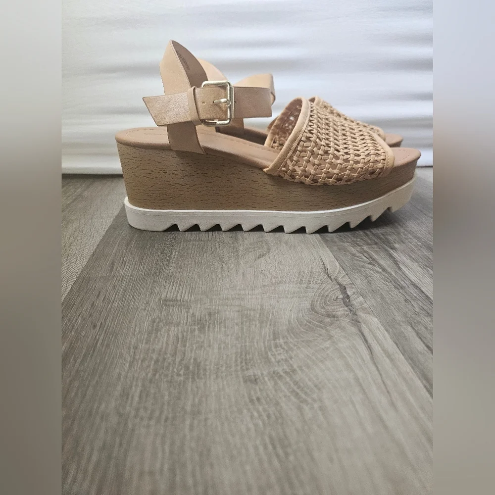​Universal Thread Woven Platform Wedge Sandals - Size 9.5